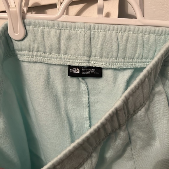 North face lounge shorts - Picture 2 of 3